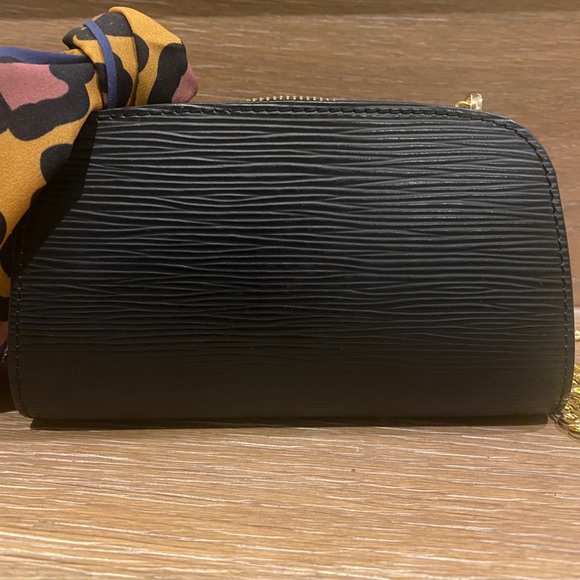 Authentic lv Crossbody ❌SOLD❌ - Picture 10 of 13